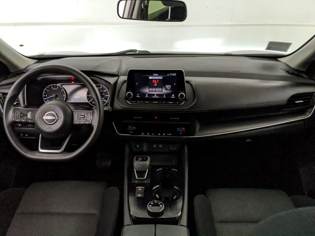 Used 2024 Nissan Rogue SV image 7