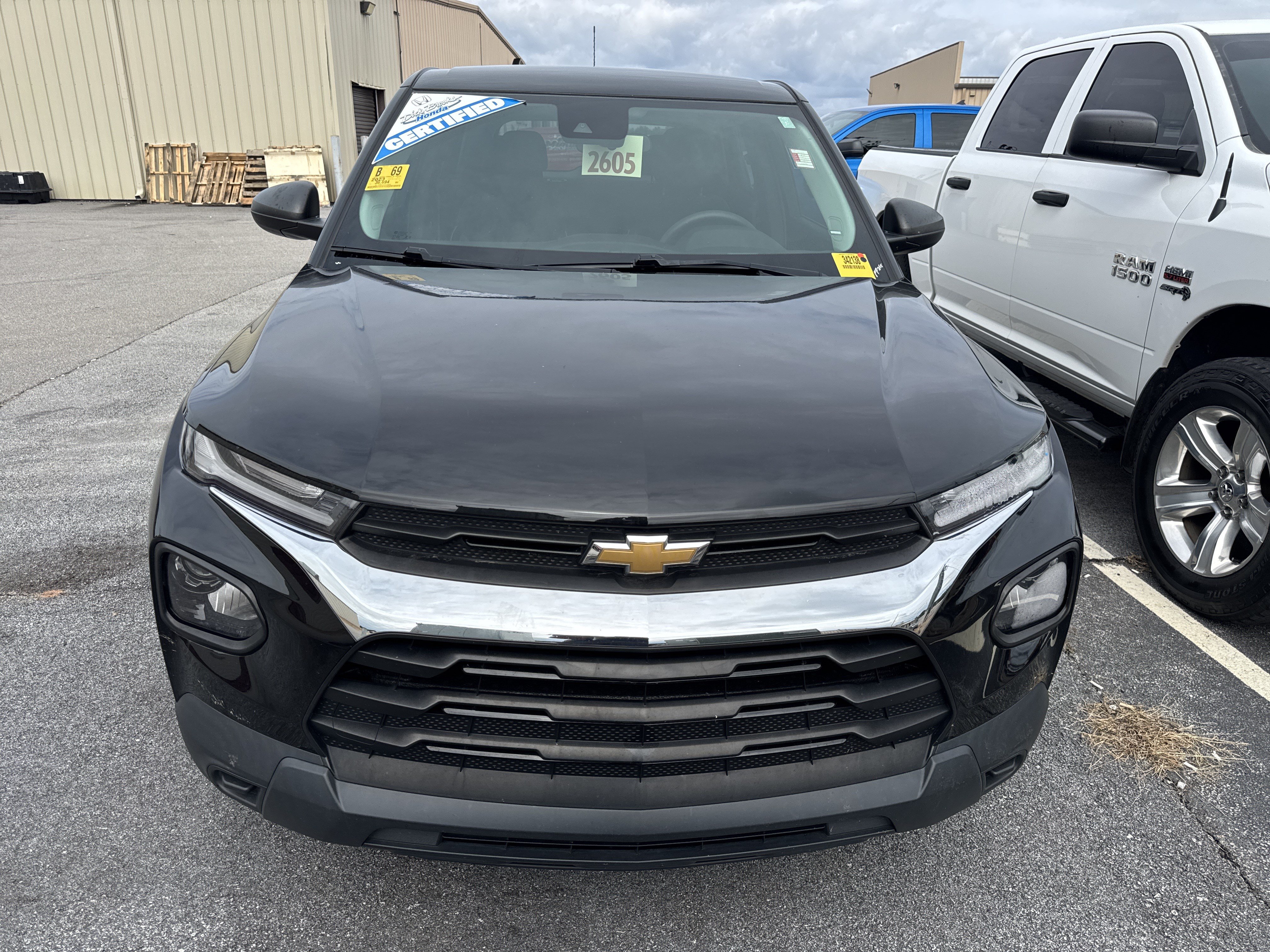Used 2023 Chevrolet TrailBlazer LS FWD image 3