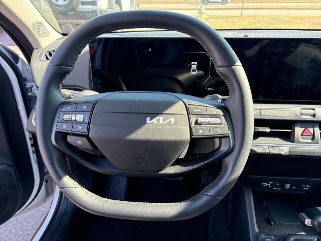 Used 2025 Kia K4 EX image 10