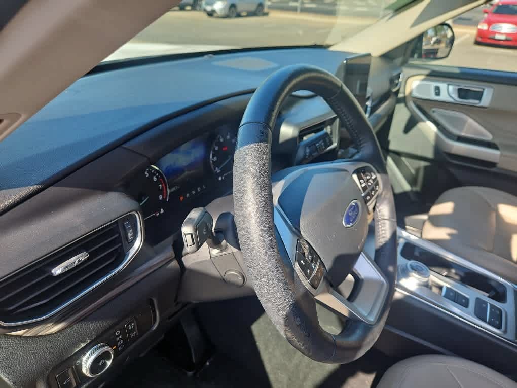 Certified 2023 Ford Explorer Limited w/ Limited Technology Package RWD image 10