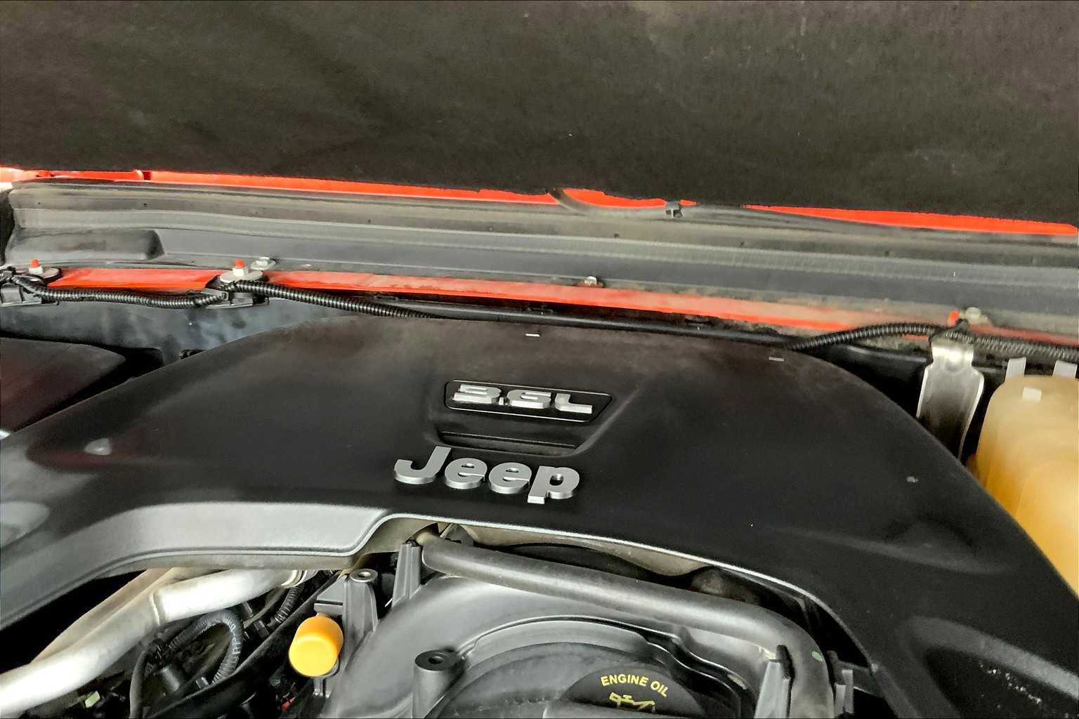 Used 2018 Jeep Wrangler Unlimited Sahara image 28