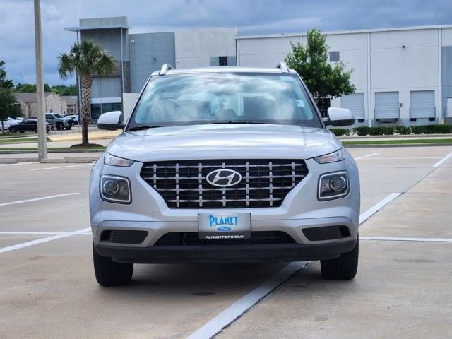 Used 2025 Hyundai Venue SEL FWD image 2