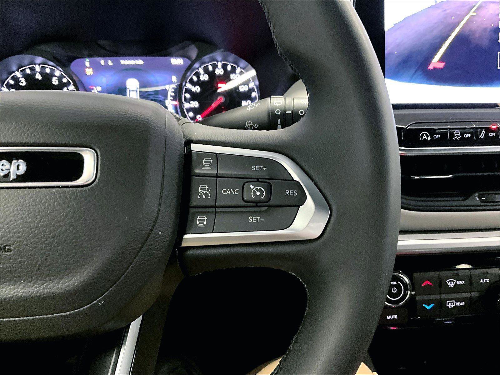 Used 2025 Jeep Compass Limited AWD/4WD image 18