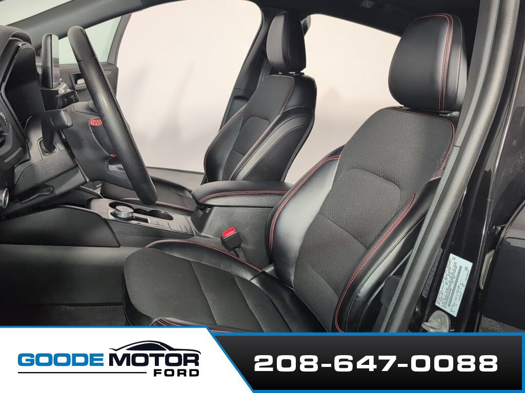 Certified 2025 Ford Escape ST-Line Select AWD/4WD image 10