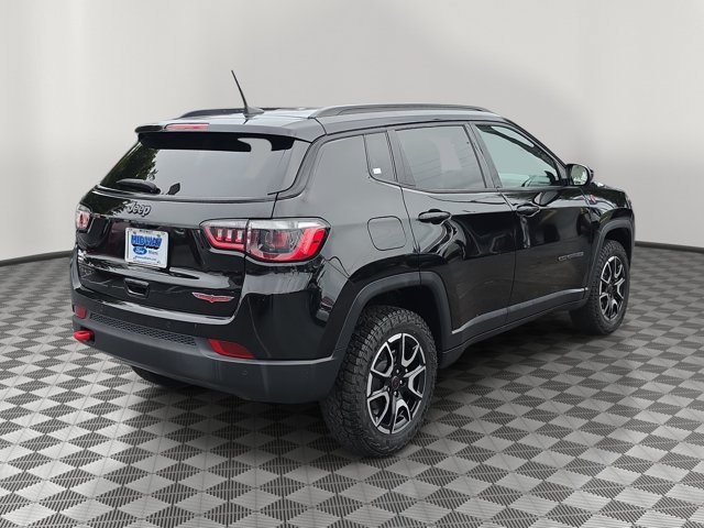 Used 2025 Jeep Compass Trailhawk AWD/4WD image 6