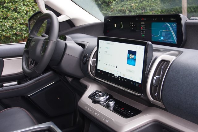 Certified 2025 Ford Expedition Active RWD image 10