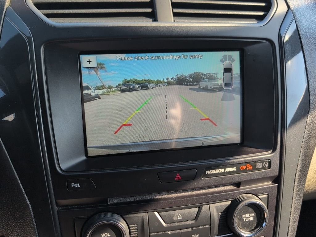 Certified 2018 Ford Explorer XLT w/ Equipment Group 202A image 19