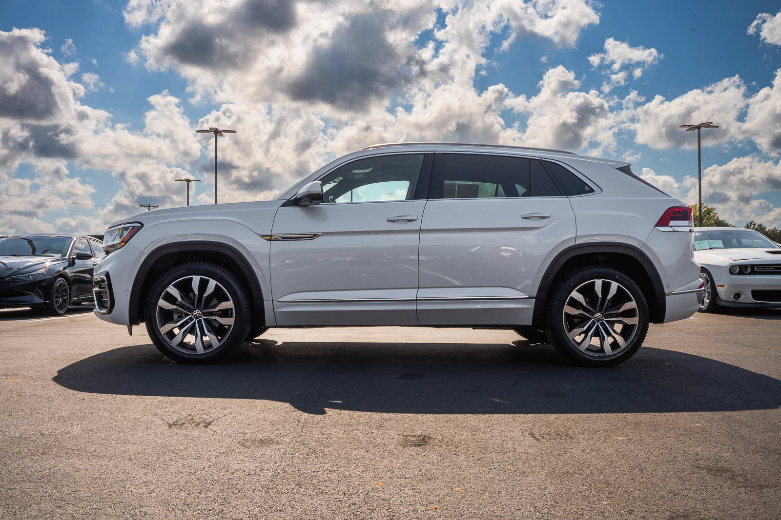 Used 2022 Volkswagen Atlas Cross Sport SEL Premium R-Line AWD/4WD image 4