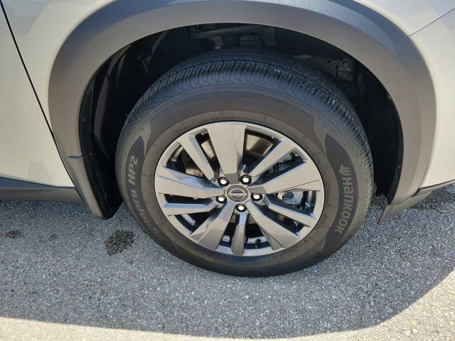 Used 2025 Nissan Pathfinder S FWD image 11