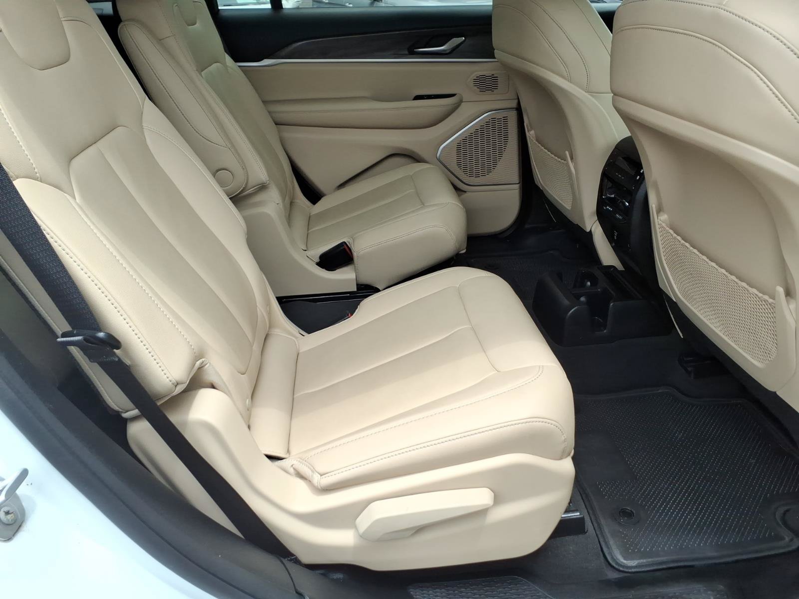 Used 2021 Jeep Grand Cherokee L Limited AWD/4WD image 32