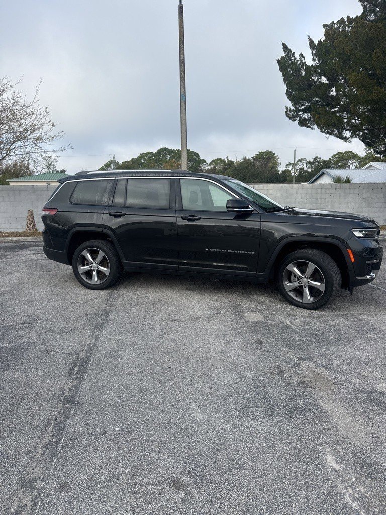 Used 2022 Jeep Grand Cherokee L Limited image 3