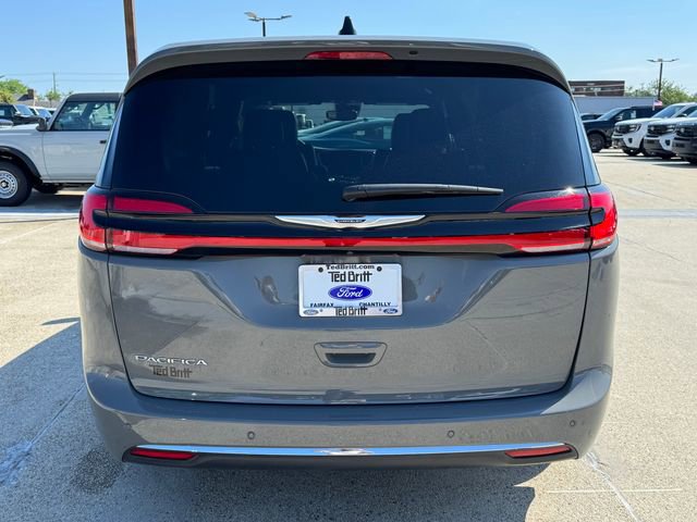 Used 2025 Chrysler Pacifica Select FWD image 9
