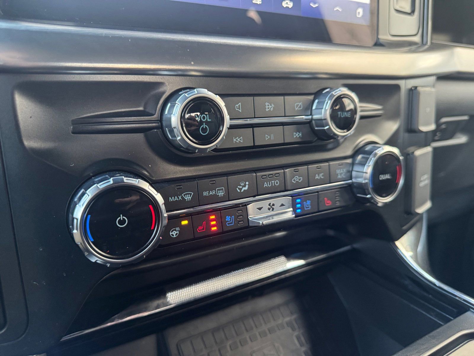 Certified 2022 Ford F150 Lariat w/ Equipment Group 502A High image 25