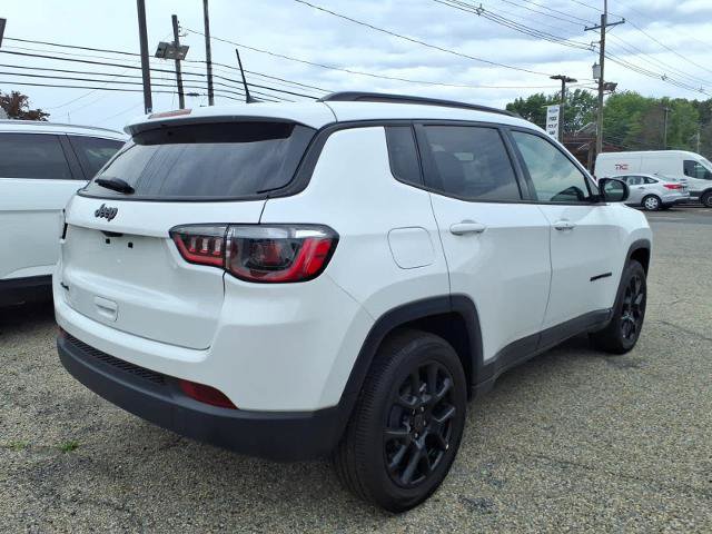 Used 2025 Jeep Compass Latitude w/ Altitude Special Edition AWD/4WD image 2