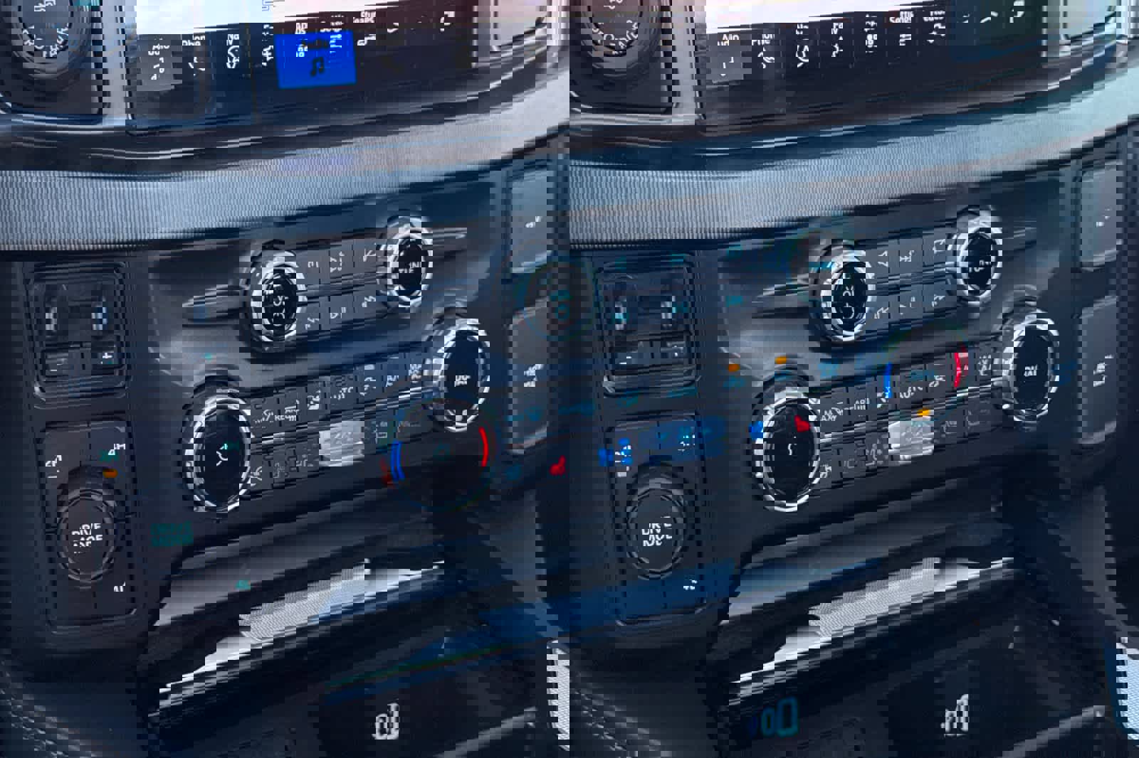 Certified 2023 Ford F450 Platinum w/ FX4 Off-Road Package image 20