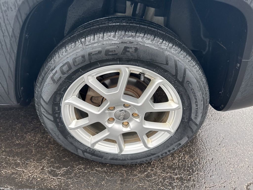 Used 2021 Jeep Renegade Latitude image 39