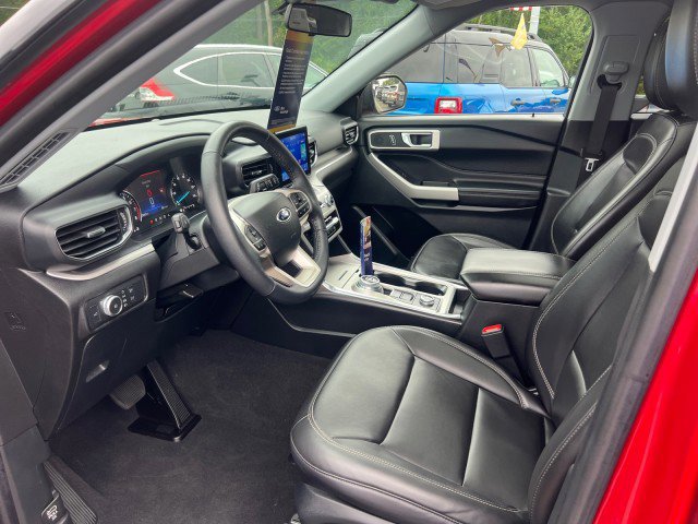 Certified 2022 Ford Explorer XLT w/ Equipment Group 202A image 8