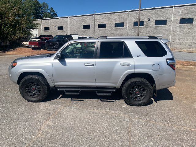 Used 2022 Toyota 4Runner SR5 Premium w/ Moonroof Package AWD/4WD image 8