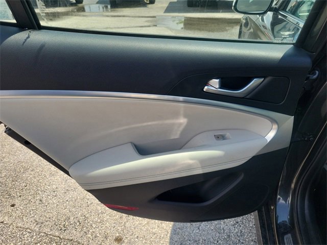 Used 2024 Genesis G70 2.5T image 13