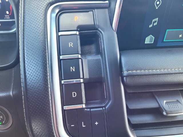 Used 2023 Chevrolet Tahoe Premier AWD/4WD image 18