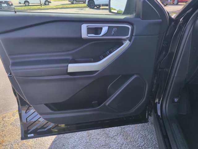 Certified 2022 Ford Explorer XLT w/ Equipment Group 202A AWD/4WD image 13