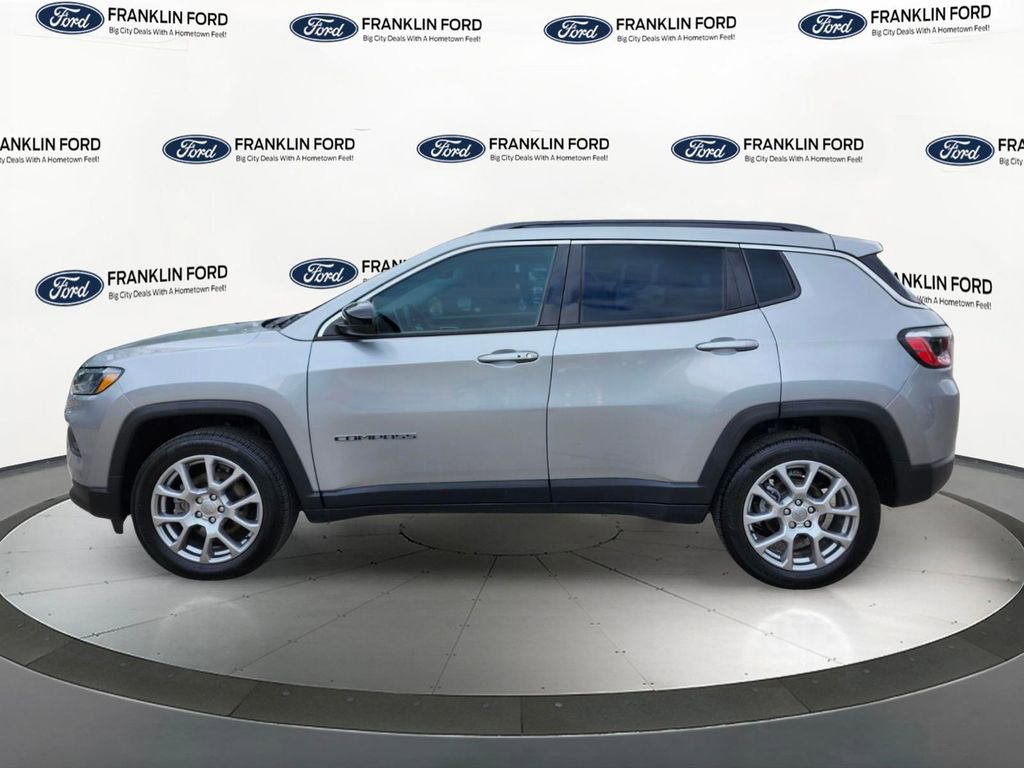 Used 2022 Jeep Compass Latitude AWD/4WD image 2