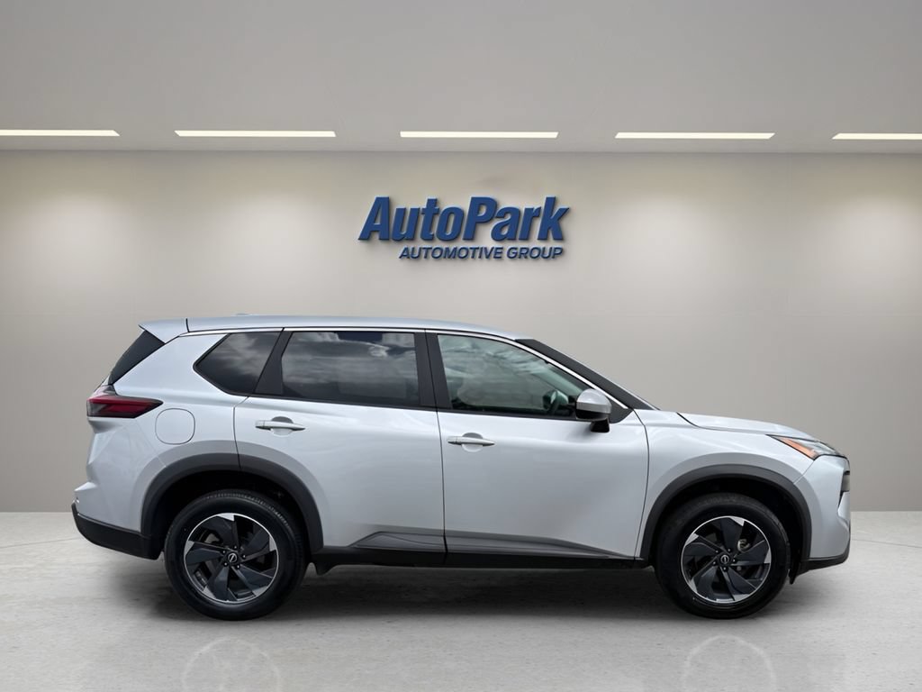 Used 2024 Nissan Rogue SV AWD/4WD image 9