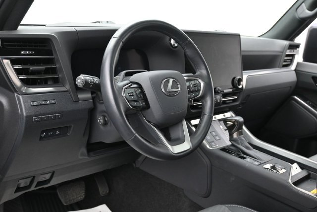 Used 2025 Lexus GX 550 w/ Accessory Package (2T) AWD/4WD image 15