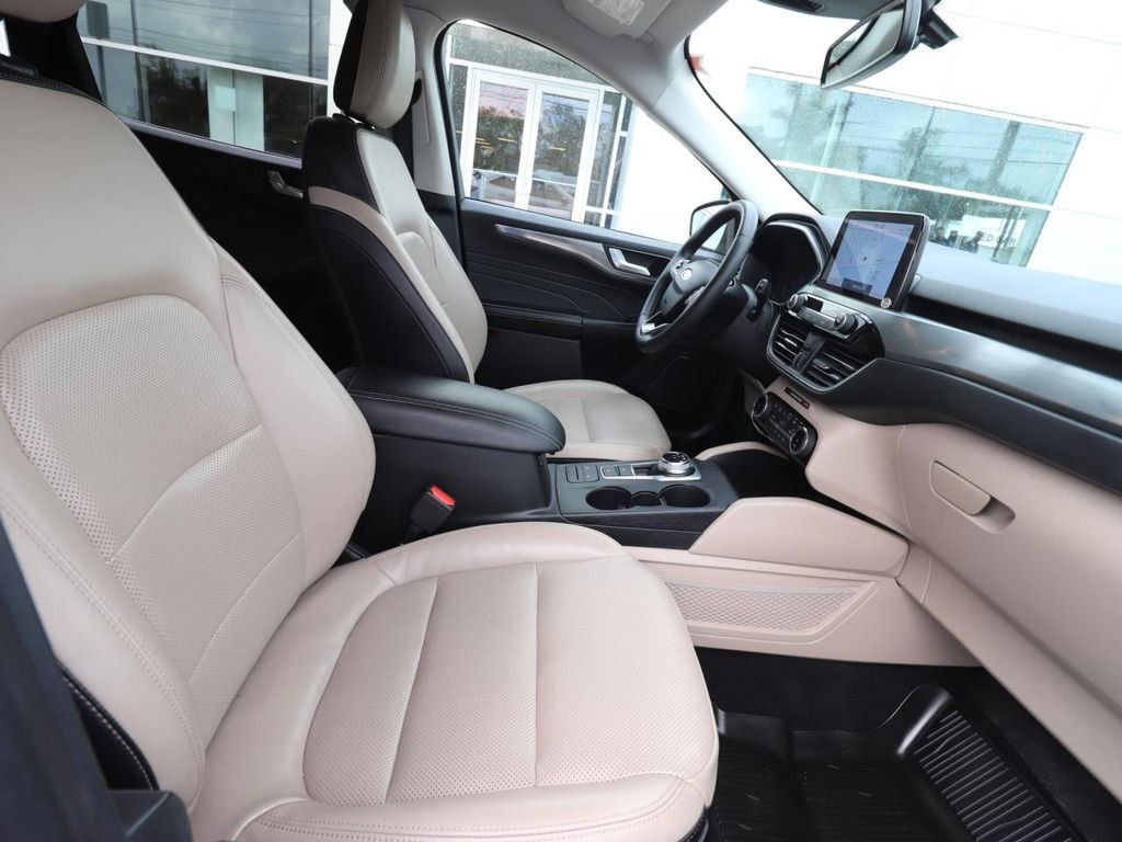 Certified 2022 Ford Escape Titanium image 15