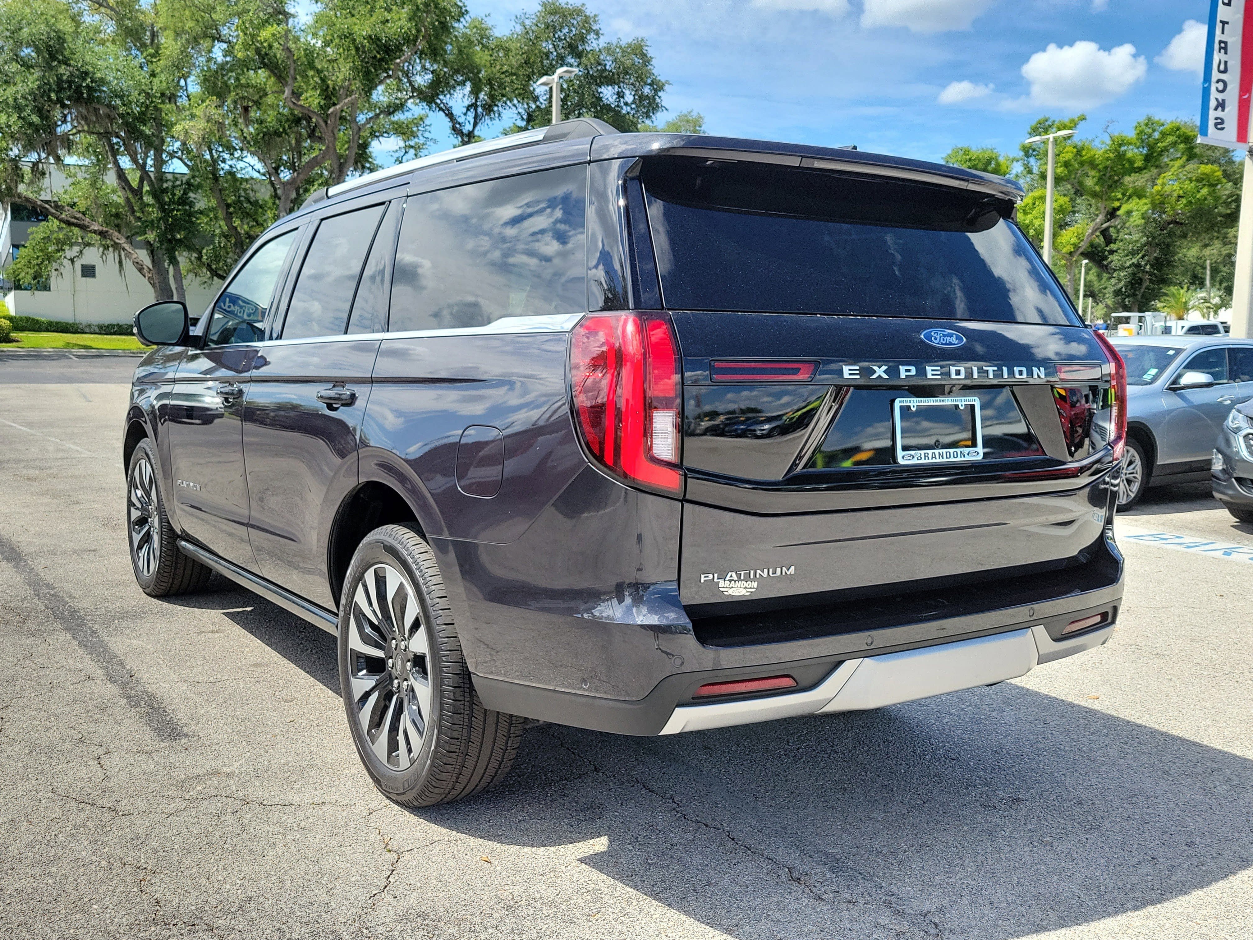 Certified 2025 Ford Expedition Platinum w/ Driver's Package AWD/4WD image 7