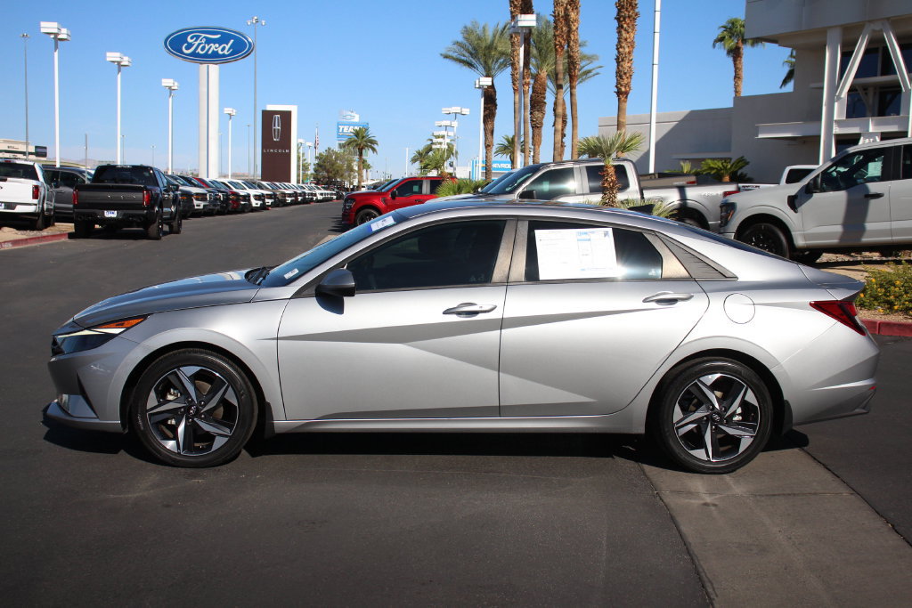 Used 2023 Hyundai Elantra SEL w/ Convenience Package FWD image 4