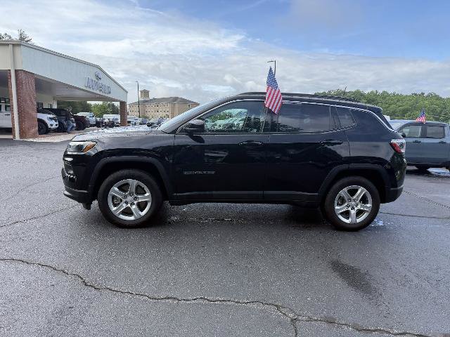 Used 2023 Jeep Compass Latitude w/ Convenience Group AWD/4WD image 16