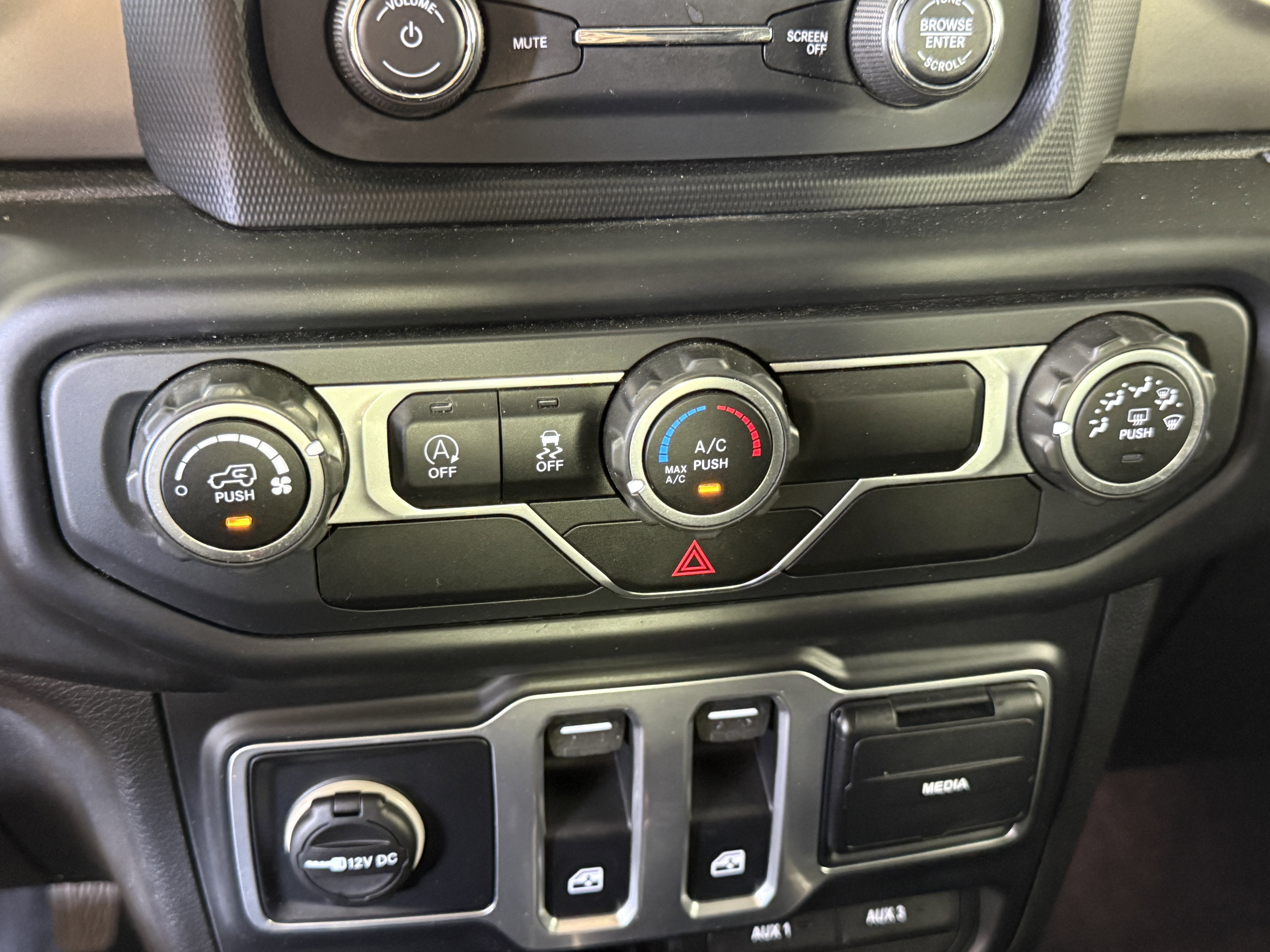 Used 2018 Jeep Wrangler Sport AWD/4WD image 22