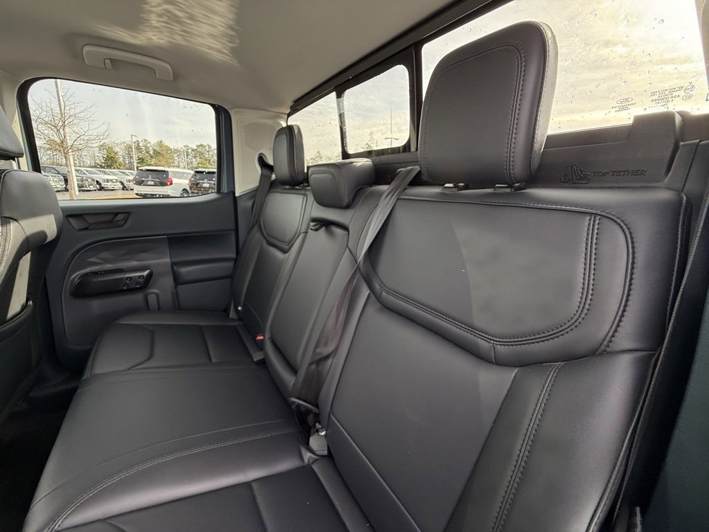 Certified 2025 Ford Maverick Lariat w/ Black Appearance Package image 27