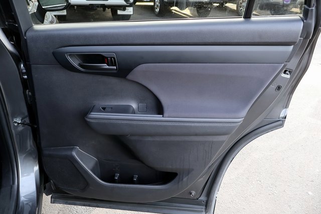 Used 2024 Toyota Highlander LE image 19