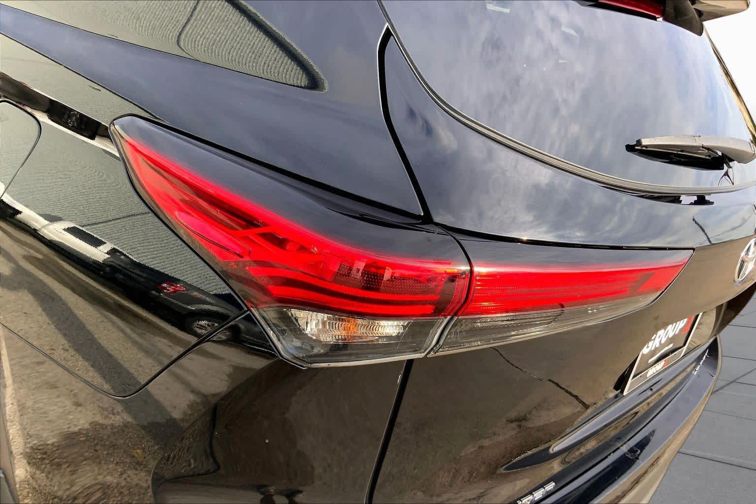 Used 2022 Toyota Highlander XLE AWD/4WD image 26