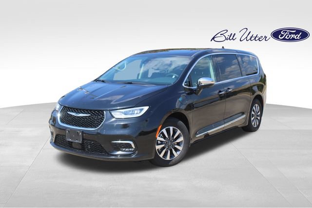 Used 2023 Chrysler Pacifica Limited