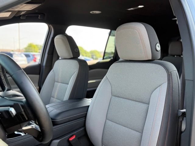 Used 2025 Chevrolet Traverse LT AWD/4WD image 13