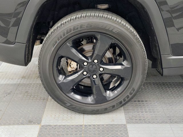 Used 2023 Jeep Grand Cherokee Altitude AWD/4WD image 12