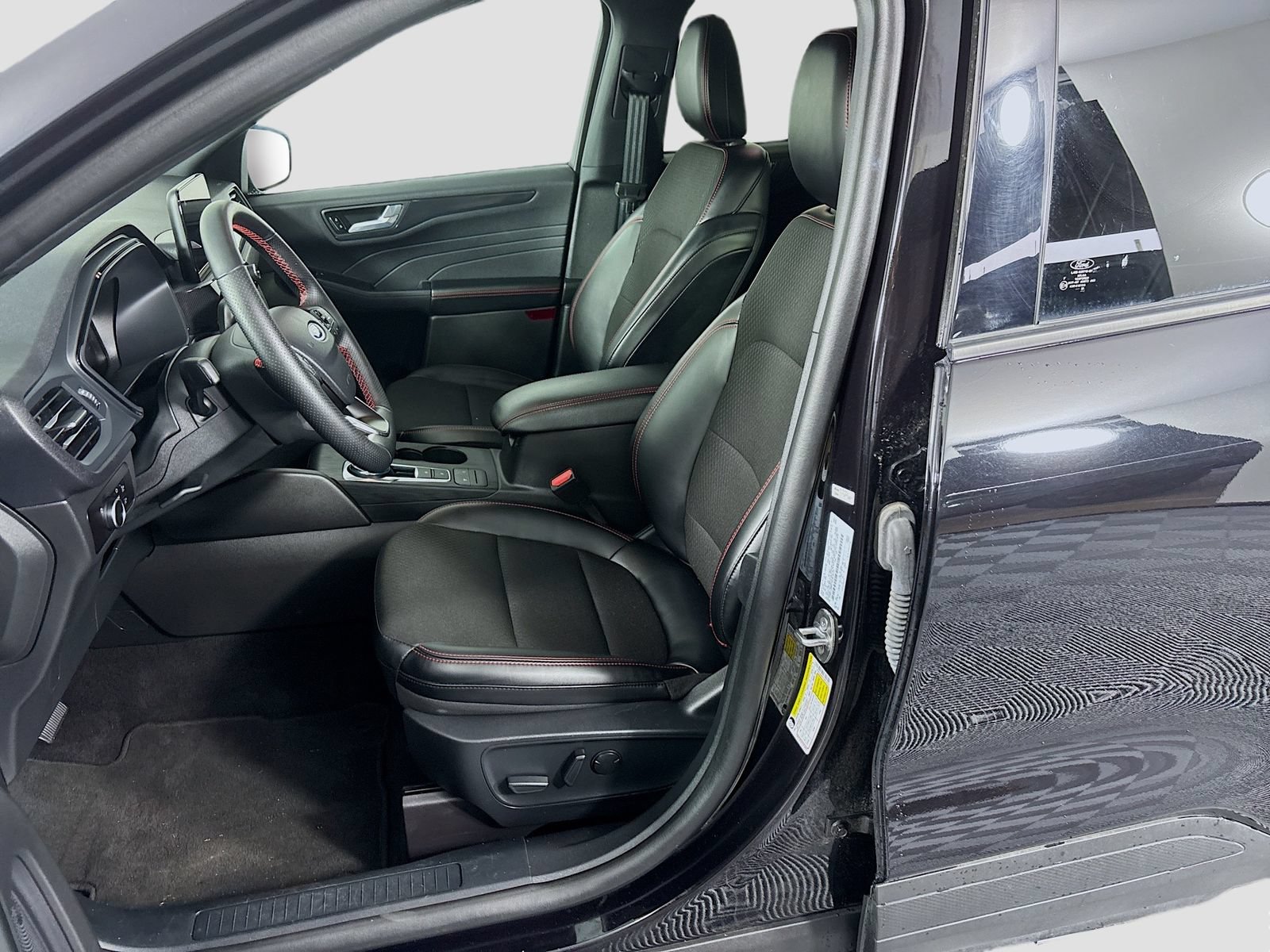 Certified 2025 Ford Escape ST-Line FWD image 19