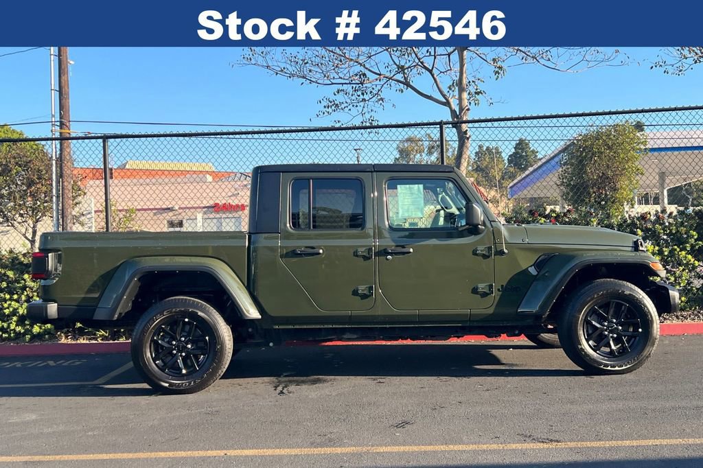 Used 2021 Jeep Gladiator Sport image 3