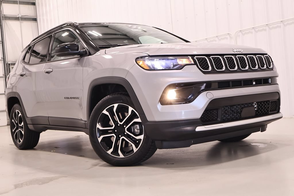 Used 2023 Jeep Compass Limited AWD/4WD image 34