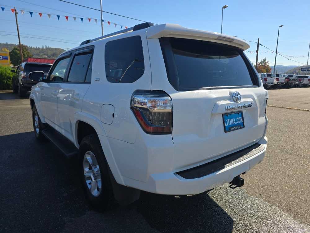 Used 2022 Toyota 4Runner SR5 AWD/4WD image 3