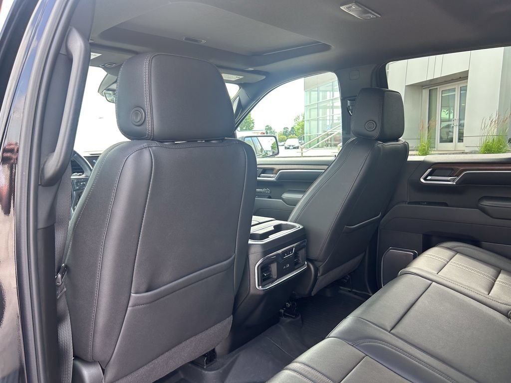 Used 2025 Chevrolet Silverado 1500 High Country w/ Midnight Edition AWD/4WD image 16