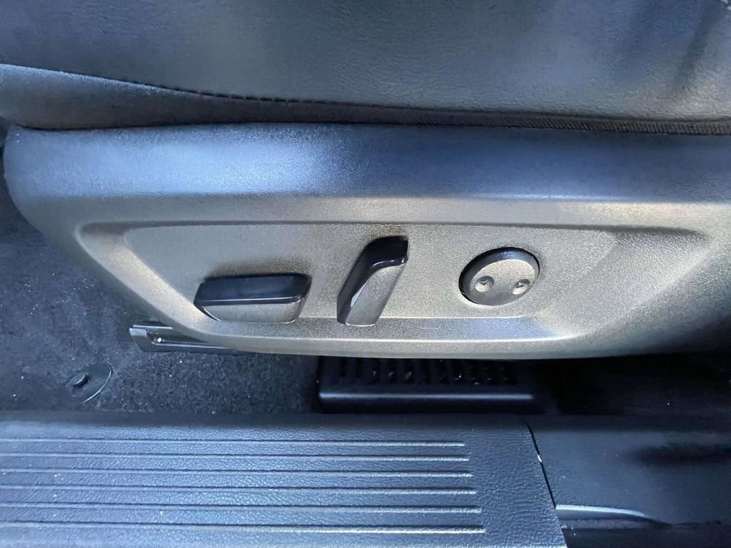 Used 2024 Nissan Rogue SL w/ SL Premium Package image 14