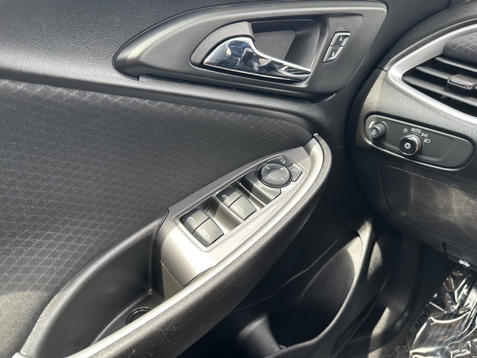 Used 2025 Chevrolet Malibu LT FWD image 29
