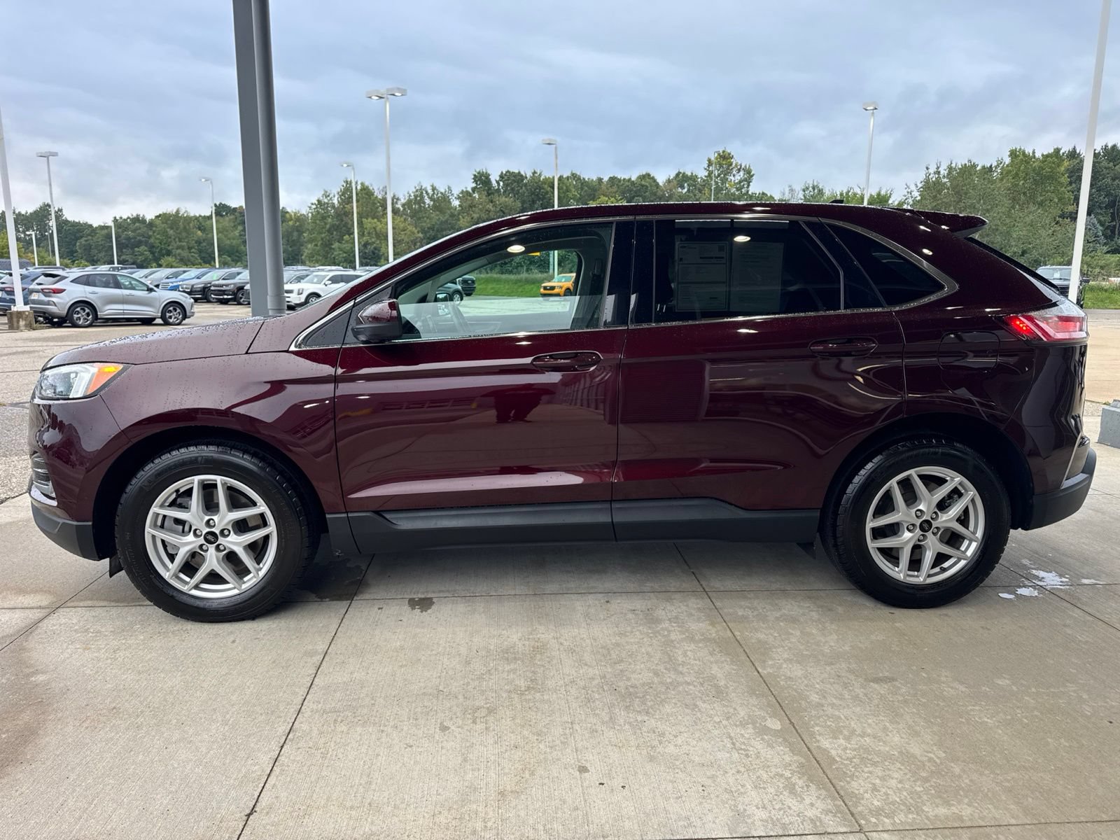 Certified 2024 Ford Edge SEL w/ Convenience Package AWD/4WD image 4