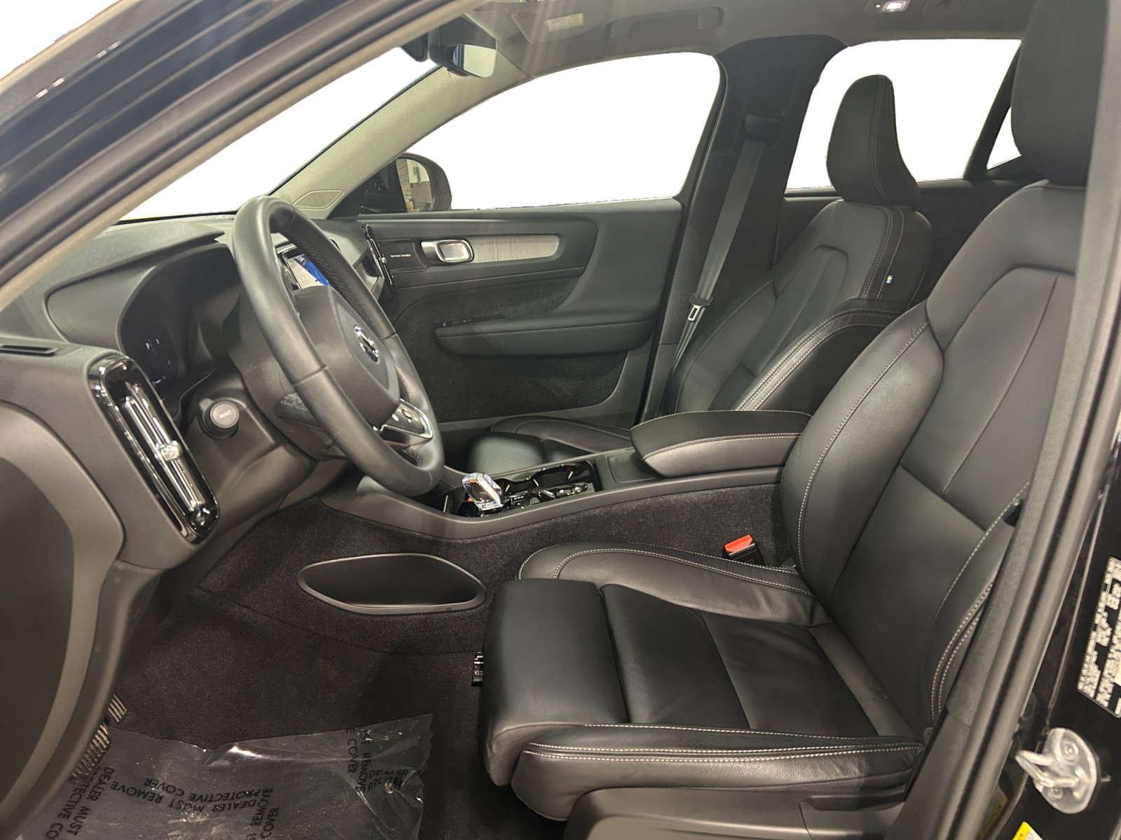 Used 2023 Volvo XC40 B5 Ultimate w/ Protection Package Premier AWD/4WD image 10