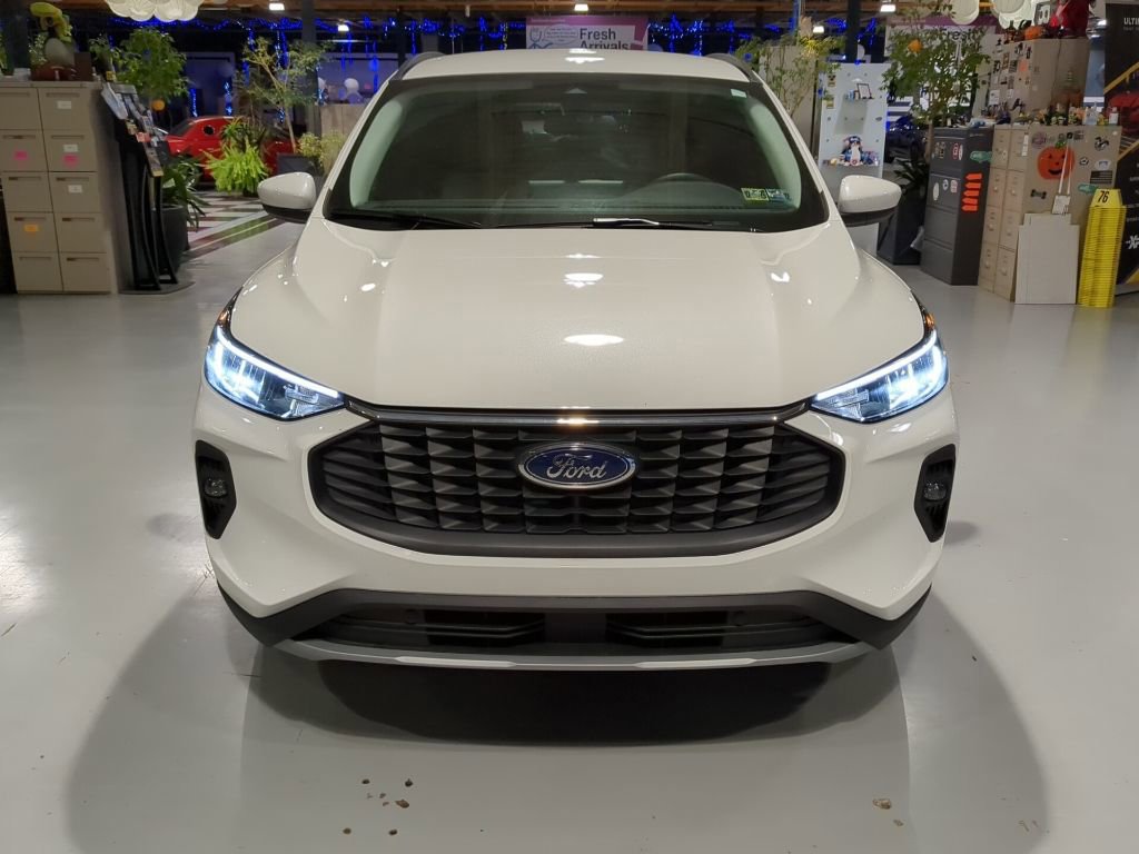 Certified 2025 Ford Escape SE image 11