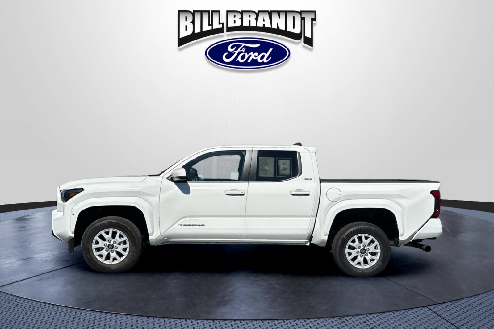 Used 2026 Toyota Tacoma SR5 AWD/4WD image 6